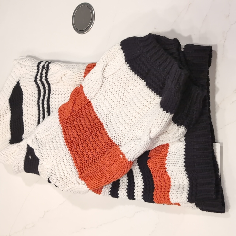 V-neck braided oversized knit sweater